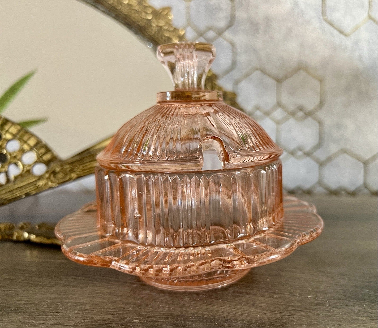 Antik Art Déco Glas Dose Honigdose Zuckerdose? Zierdose Pressglas Rosalin rosa