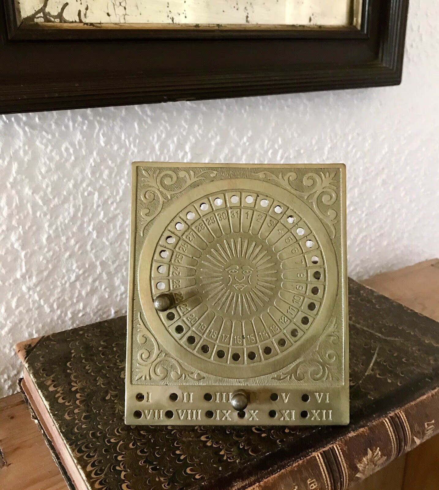 Vintage Messing ewiger Kalender sehr dekorativ