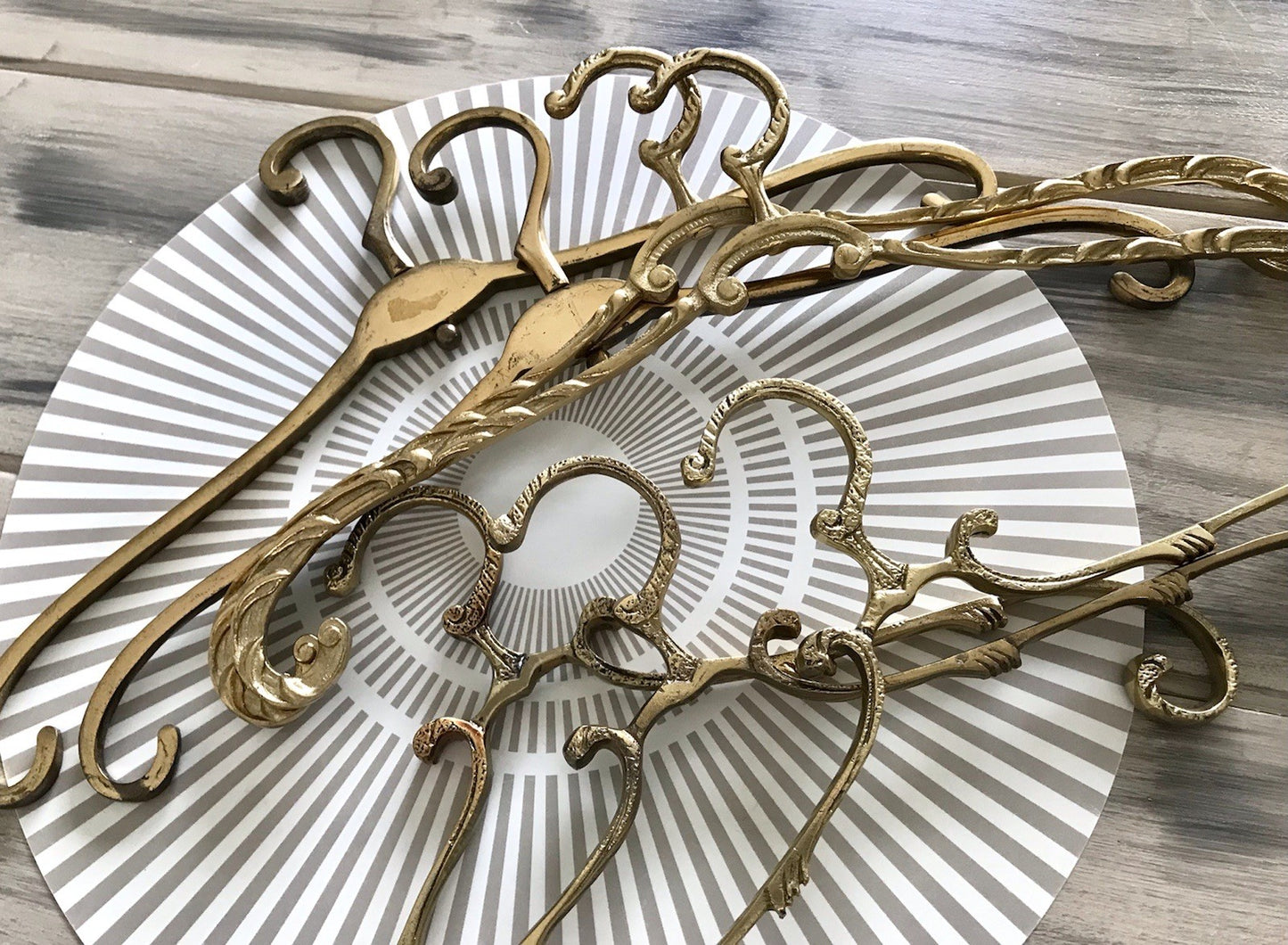 Antik? Alt Vintage 7 x  Kleiderbügel Messing massiv 3 Designs