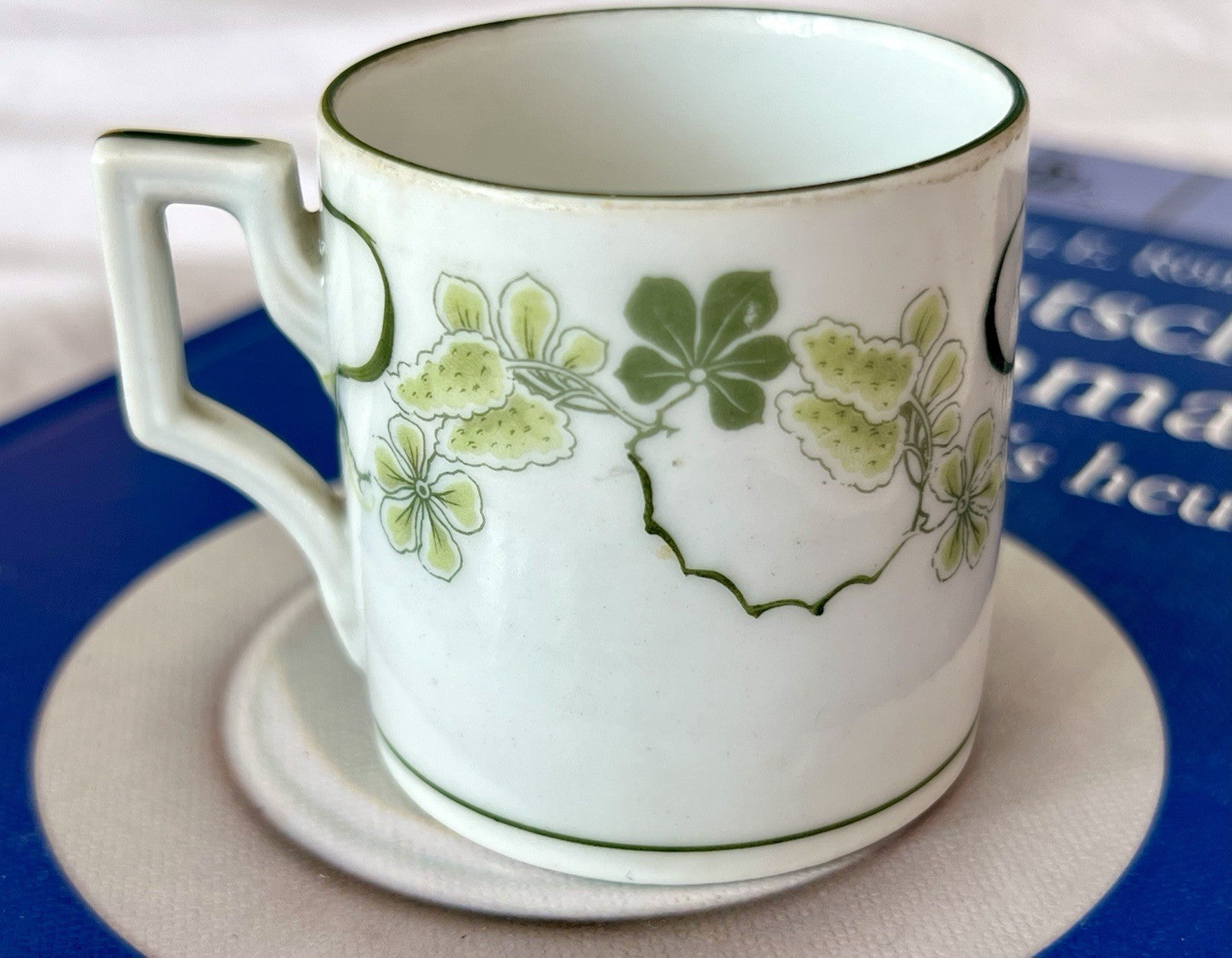 Antik Jugendstil Porzellan 1 (von 2)  Mokka Tasse Bloch Dr. Widera&Co fein