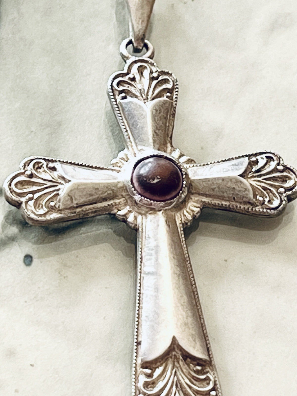 Antik alt  835 groß Silber Kreuz Anhänger Kettenanhänger Relief brauner Stein