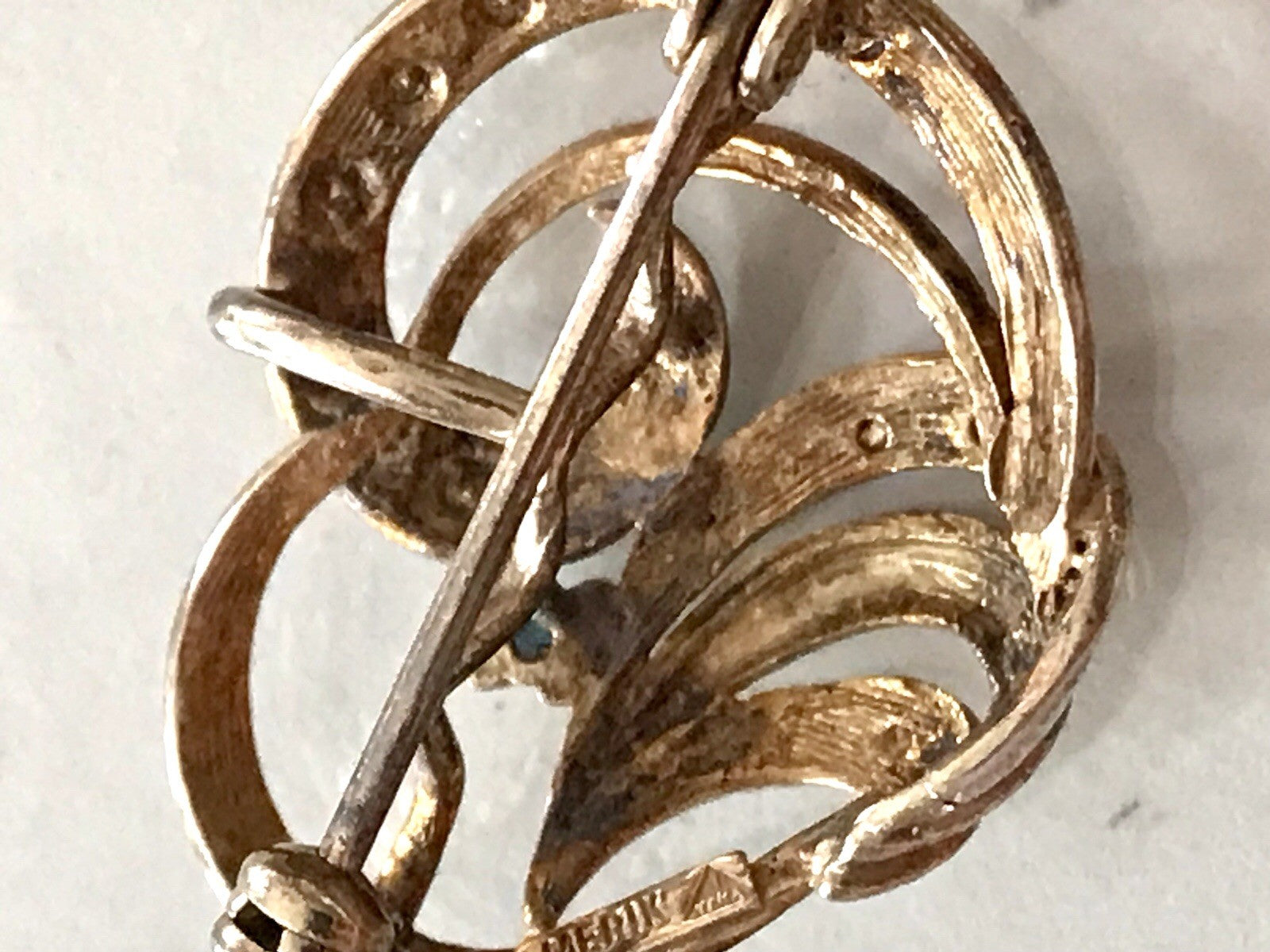 Vintage TeKa Designer Anhänger Brosche Amerik. Doublè vergoldet blauer Stein