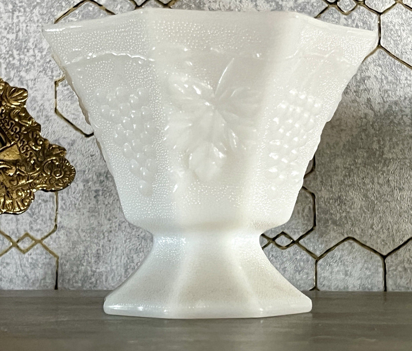 Antik Art Déco 1 Schale Glasvase Vase Pressglas Opalin Weiß  Glas Weinranken
