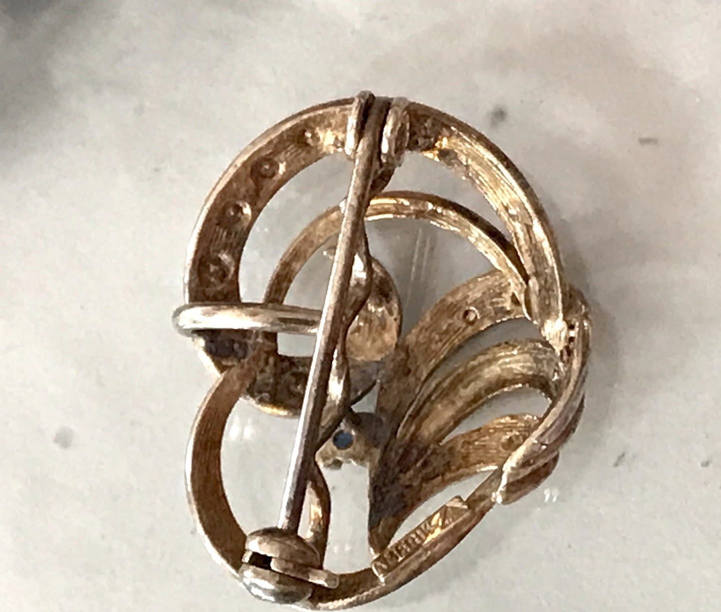 Vintage TeKa Designer Anhänger Brosche Amerik. Doublè vergoldet blauer Stein