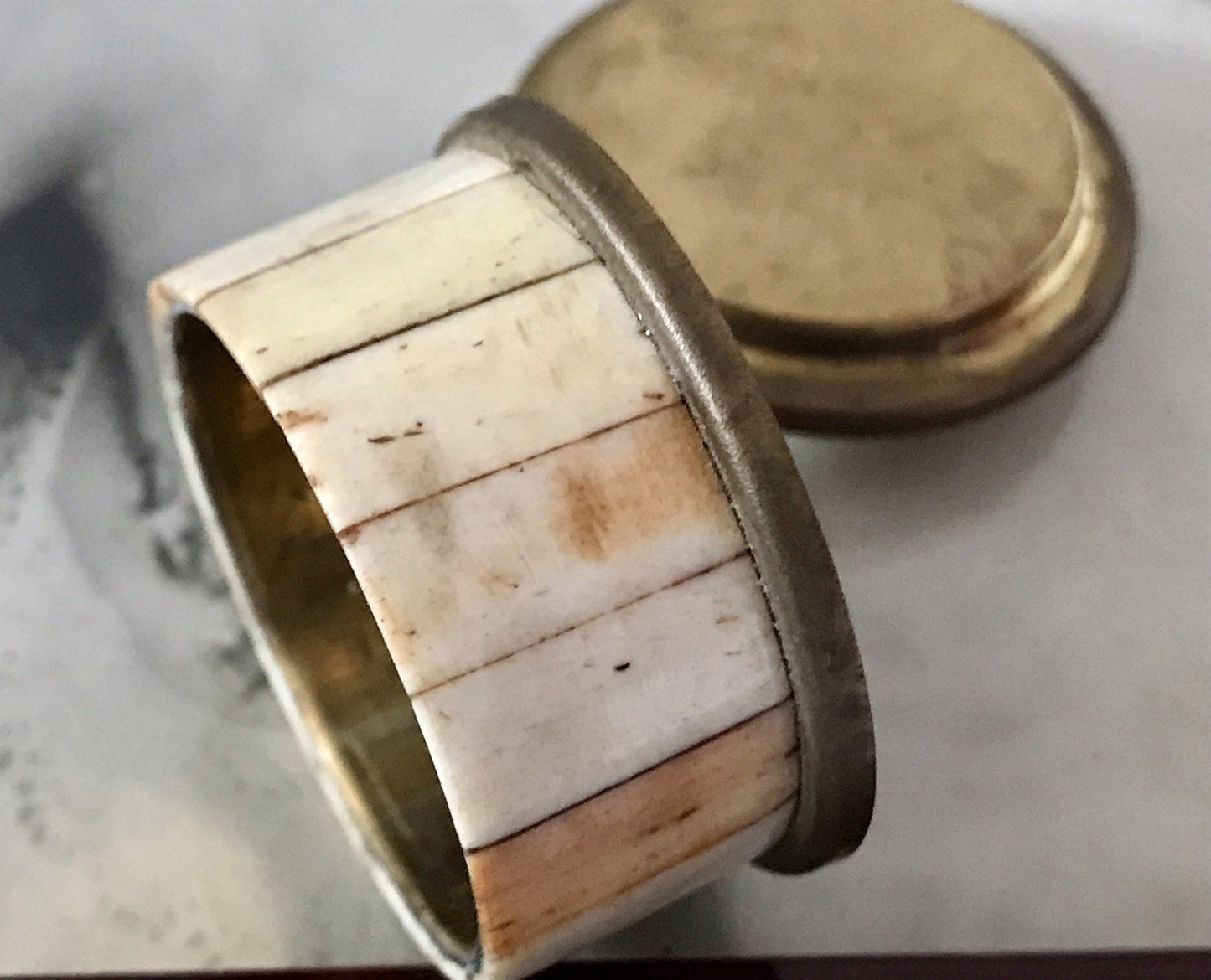 Antik? alt Döschen Pillendöschen Messing Horn Mosaik Intarsie