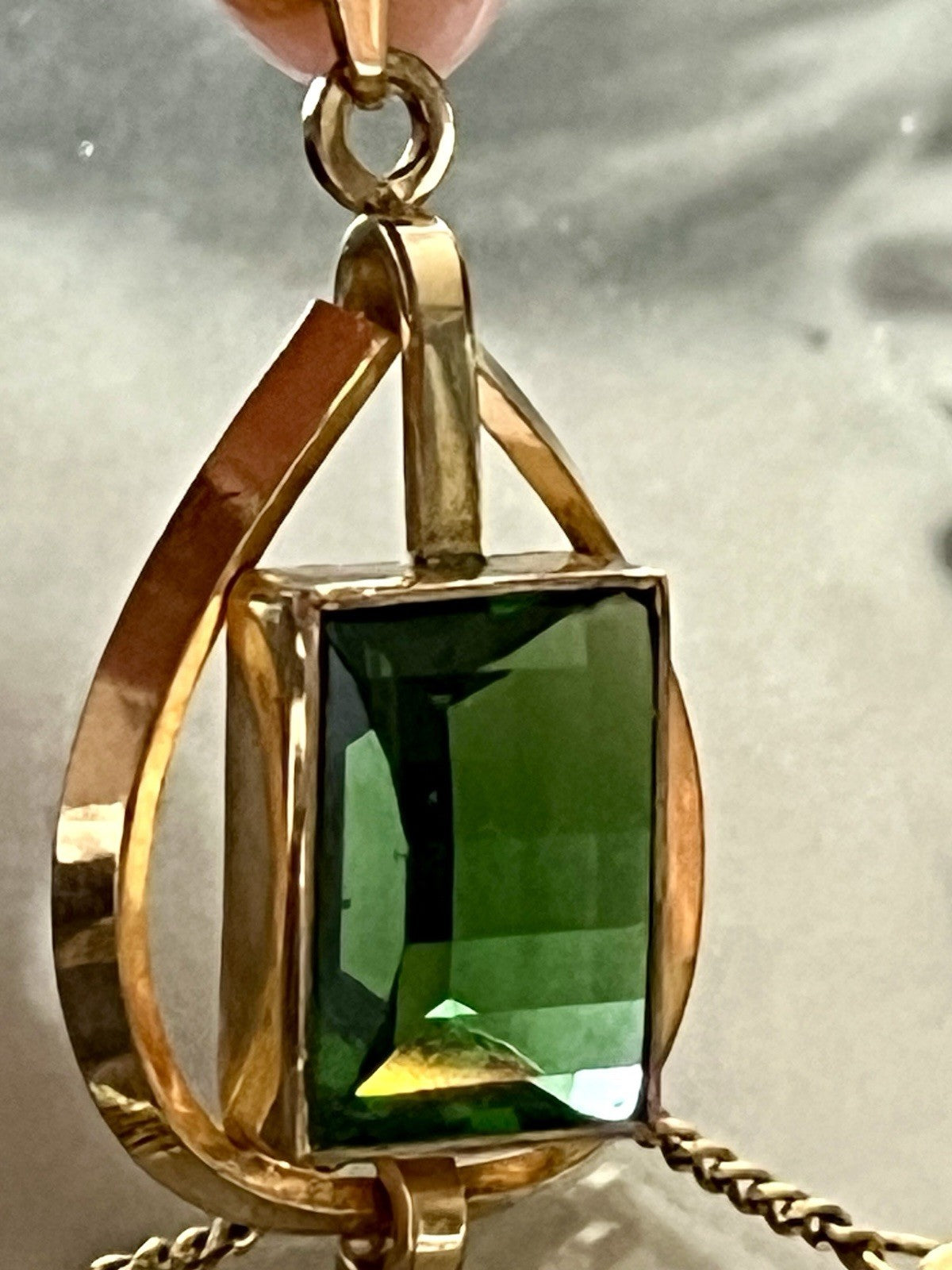Vintage Designer Anhänger grüner Stein Amerik. Doublè vergoldet TeKa