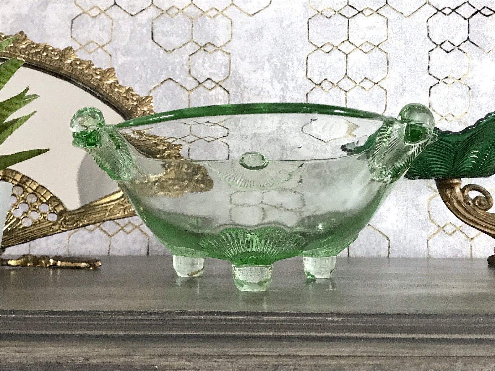 Antik Art Déco kanarien grün Pressglas Schale Glas dreipassig markant Blumen