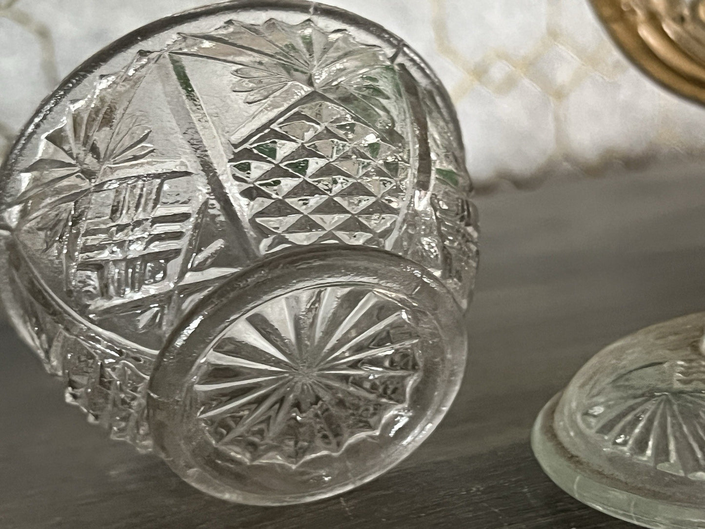 Antik Art Déco kleine Dose Deckeldose Zierdose Pressglas Glas
