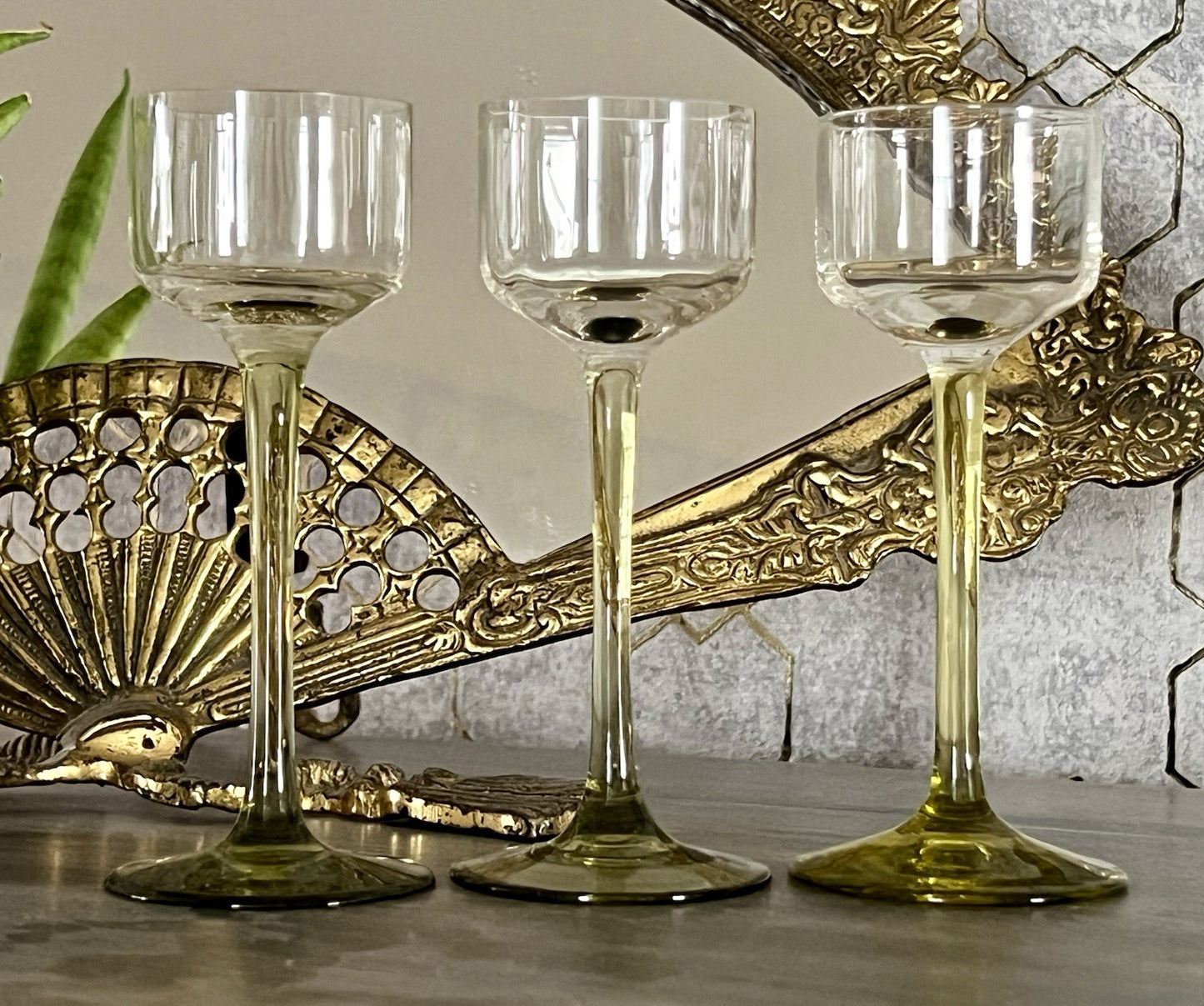Antik 3x Jugendstil Art Déco Glas Likörgläser Stiel grüngelb optisch gerippt