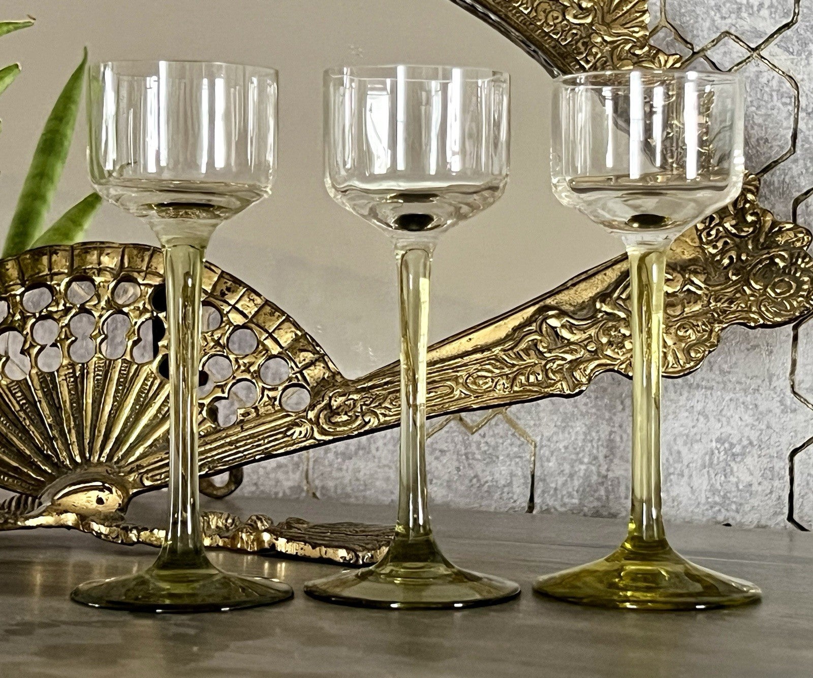 Antik 3x Jugendstil Art Déco Glas Likörgläser Stiel grüngelb optisch gerippt