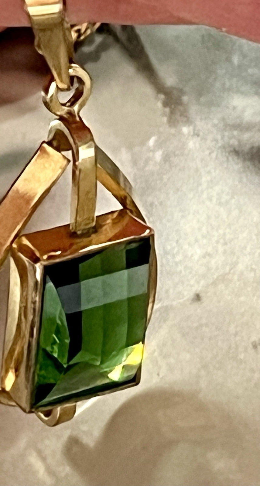 Vintage Designer Anhänger grüner Stein Amerik. Doublè vergoldet TeKa