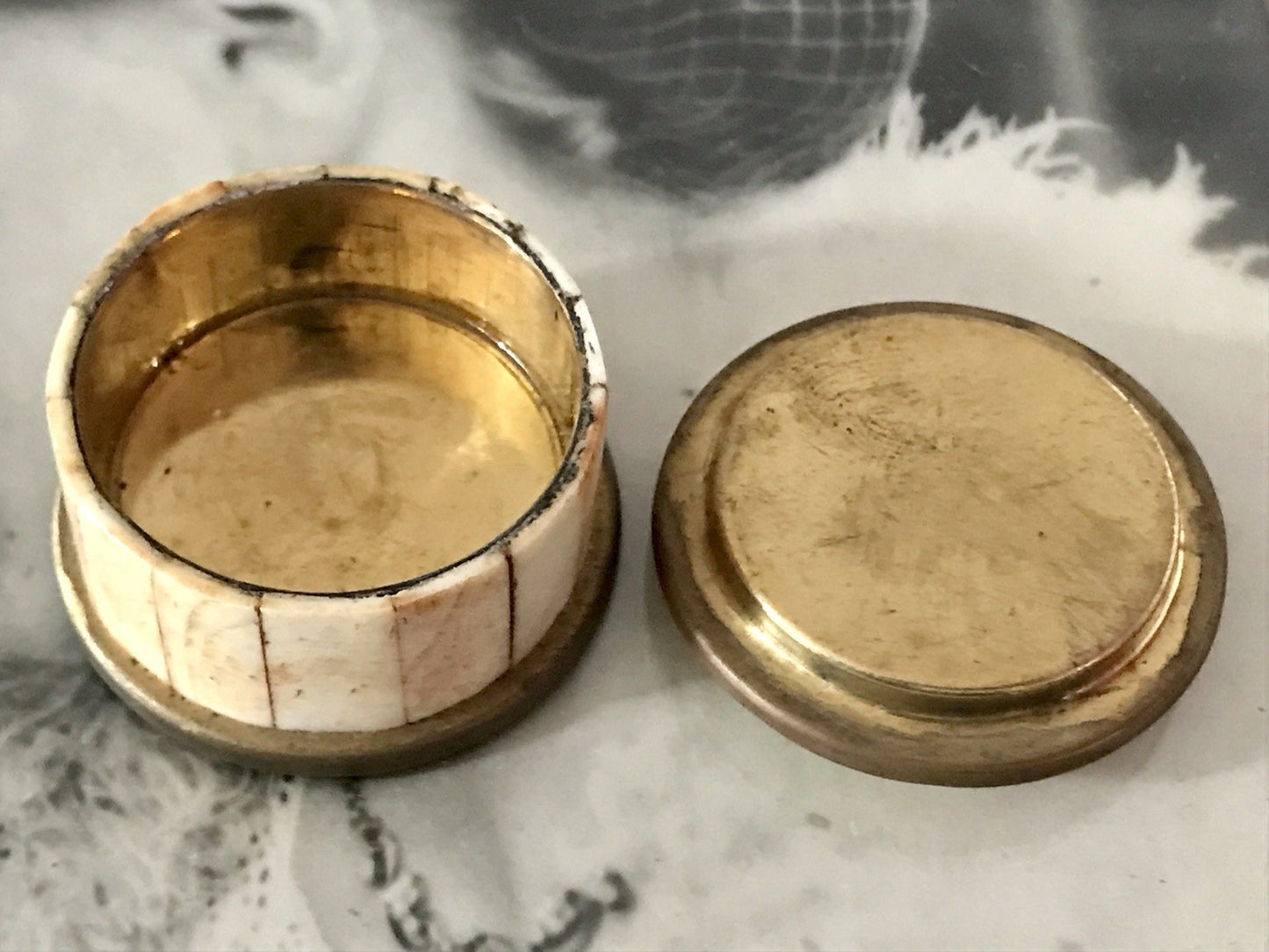 Antik? alt Döschen Pillendöschen Messing Horn Mosaik Intarsie