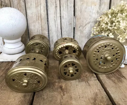 5 alte Potpourri Döschen Deckeldosen Dosen Messingblech Shabby Vintage