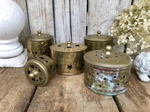 5 alte Potpourri Döschen Deckeldosen Dosen Messingblech Shabby Vintage