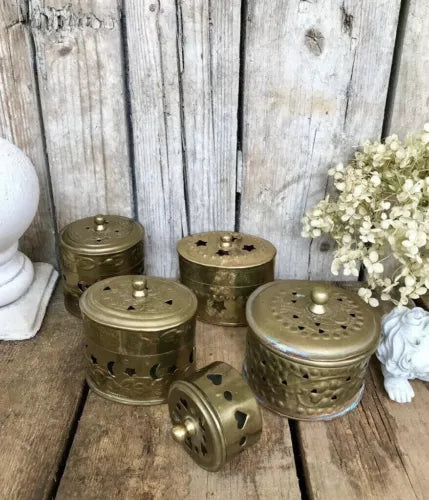 5 alte Potpourri Döschen Deckeldosen Dosen Messingblech Shabby Vintage