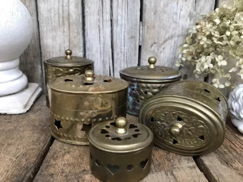 5 alte Potpourri Döschen Deckeldosen Dosen Messingblech Shabby Vintage